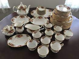 Fishs eddy is a new york city store famous for its vintage kitchenware and quirky collectibles. Royal Albert Old Country Roses Dinner Set Fine Bone China Etsy Royal Albert Country Roses Dinner Sets