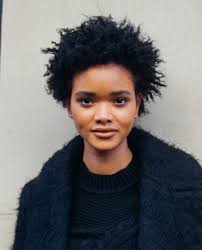 Embrace your curls with these quick and cute hairstyles for curly hair. 21 Curly Hairstyles That Are Seriously Cute For 2017 Glamour