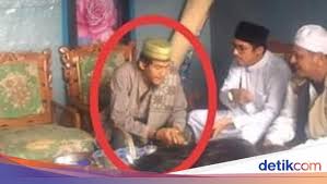 Kemungkinan imam mahdi telah lahir (hadir di dunia ini) pada tahun 1981 atau 1982 ketika terjadiya 2 gerhana dalam 1 bulan (ramadhan) dulu. Ngaku Imam Mahdi Pemuda Kota Serang Klaim Pernah Bertemu Jibril
