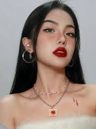 Mara Bray's Instagram, Twitter & Facebook