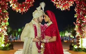Baju pengantin india warna biru. Makna Merah Pada Lehenga Gaun Pengantin India Wedding Market