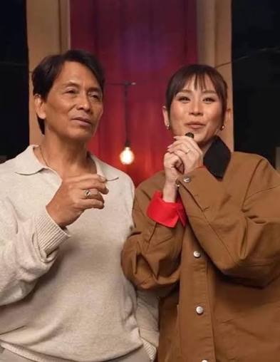 SARAH CELEBRATES 38TH WITH MOM, DAD LOOK: Popstar Royalty Sarah Geronimo  celebrated her 38th birthday with her parents, Divine and Delfin Geronimo.  Sarah shared a special duet performance with her father, Delfin,