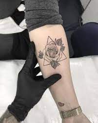 Raj pre všetkých milovníkov minimalistických tetovaní. 10 Tattoo Ideas Tetovani Napady Na Tetovani Male Tetovani