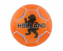 Live voetbal, analyses, video, voetbaluitslagen van de jupiler pro league, buitenlandse competities, champions league, europa league, ek's, wk's en de rode duivels samengevat op één pagina. Oranje Bal Ek Voetbal Egbertssport Nl