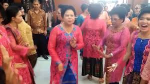 Model kebaya wisuda untuk orang gemuk. 89 Gambar Model Kebaya Pesta Batak Paling Keren