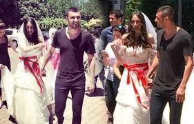 Geçen yıl evliliklerini noktalayan futbolcu burak yılmaz ile iki kızının annesi, gençlik aşkı i̇stem atilla barıştı. Burak Yilmaz Gelini Bu Kiyafetle Aldi