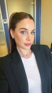 Anna Ponzo's Instagram, Twitter & Facebook