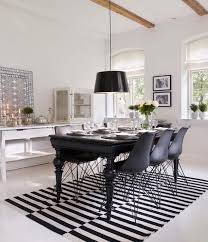 La Maison Danoise A La Cour Pavee Planete Deco A Homes World Table De Salle A Manger Noire Decoration Maison Deco Entree Maison