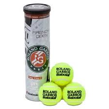The rubber core guarantees a high quality bounce even after hours of play. Roland Garros Babolat Clay Court Tennis Balls 4 Pack Roland Garros Roland