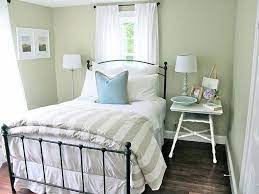 60 Comfortable Guest Bedroom Decor Ideas Small Guest Bedroom Small Guest Rooms Guest Bedroom Decor