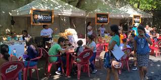 In zwei küstenstädten in el salvador, punta mango und el zonte, basiert die wirtschaft zum großen teil auf. Festival De Bitcoin Beach En El Salvador Cerro Con Record De Pagos En Lightning Network