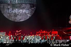 This review of roger waters the wall movie is not from a professional movie critic so i won't be able to throw mind numbing analogies or metaphors. Download Roger Waters The Wall Fotos Pulse Spirit