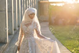 We did not find results for: Portrat Einer Schonen Muslimischen Braut Mit Make Up In Weissen Brautkleid Mit Schonen Weissen Kopfschmuck Naturliches Licht Lizenzfreie Fotos Bilder Und Stock Fotografie Image 85002804