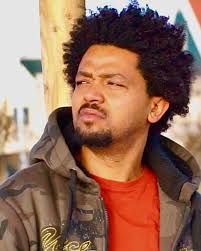 ስታገለው ከርሜ ችዬው ናፍቆትሽን መምጫሽን ስጠባበቅ ሰማሁ መቅረትሽን…