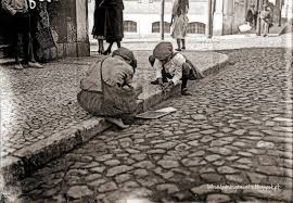 Giz para jogar ao ar livre ou uma corda para jogar dentro de casa. Lisboa De Antigamente Queres Jogar Ao Berlinde