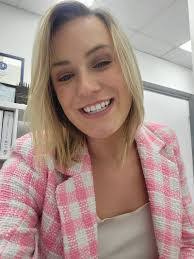 Anna Snook's Instagram, Twitter & Facebook