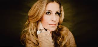 Nachdem sie längere zeit in taiwan gelebt hatten, zog sie im alter von 14 jahren mit ihrer. 13 Minuten Mit Charlotte Wurdig Finanzdiva Das Magazin