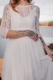 Sie mögen einen lässigen, einfachen brautstil,. Elementar Brautkleider 2020 No Fairy Tale Schlicht Boho Und Lassig Lassige Brautkleider Brautkleid Brautkleid Spitze