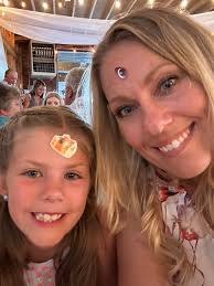 It's back to school season and time to get the kiddos new clothes! Do you  dread how much it will cost or always shop the clearance section?! Yeah I  know how ya