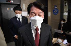 대통령직인수위원회(大統領職引受委員會)는 대통령직 인수에 관한 법률에 의거하여 대통령 당선자가 대통령직의 원활한 인수를 위한 업무를 위해 구성하는 위원회이다. Qtancivvd3rk M