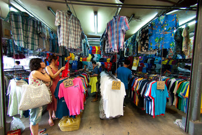 Mga resulta ng larawan para sa Bargain, sales, in Chatuchak Weekend Market, Bangkok"