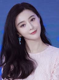 Phạm băng băng đang vướng bê bối về gian lận thuế còn huỳnh hiểu minh dính đến vụ gian lận chứng khoán. Pháº¡m BÄƒng BÄƒng Biáº¿n Hoa Phong Cach Khi Tai Xuáº¥t Vnexpress Giáº£i Tri
