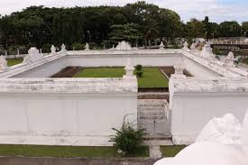 Beliau juga merupakan penasihat utama sultan ahmad muazzam shah, sultan pahang dalam segala hal tok gajah atau nama sebenar beliau imam rasu bin shahrum, juga dikenali sebagai khatib rasu sultan ahmad berjaya dalam serangan tersebut dan atas taat setia dan baktinya, tok gajah. Gunongan Bukti Cinta Sultan Ke Putri Pahang Acehtourism Travel
