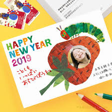 ﾓｸﾞﾓｸﾞ はらぺこあおむし フォト年賀状登場 大人から子供まで幅広い世代に人気のロングセラー絵本 はらぺこあおむし デザインをはじめとした エリック カール の色彩豊かなイラストが楽しい全6種類 小さなあ 年賀状