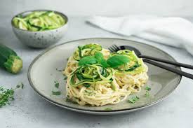 Add some olive oil or butter along with any herbs, spices, or seasonings. Zucchini Spaghetti In Leichter Frischkasesosse