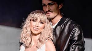Two years later, she released her debut solo album, amețiți de fum. Ea A Motivat O Pe Andreea BÄƒlan SÄƒ Se Marite B1 Ro