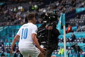 פסלוני מחאה נגד המשתתפים בפורום g7(צילום: 7aaexxxi1cps1m