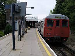 Please go to www.travelinesoutheast.org.uk by road: Datei Chesham Station Geograph Org Uk 951189 Jpg Wikipedia