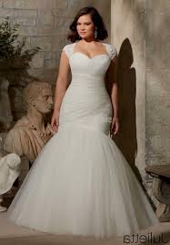 The Mermaid Wedding Dress Is One Of The Most Flattering Styles For All Sizes Simpl Wedding Dresses Mermaid Sweetheart Wedding Dress Styles Wedding Dresses Lace