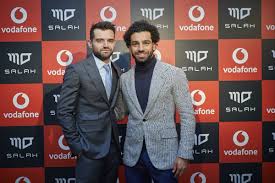 أثار رامي عباس وكيل الدولي المصري محمد صلاح نجم ليفربول الجدل بتغريدة له عقب إحراز صلاح هدفا تاريخيا لفريقه في شباك مضيفه نوريتش سيتي، ضمن الجولة الأولى من البريميرليغ. Ù…Ø¯ÙŠØ± Ø£Ø¹Ù…Ø§Ù„ Ù…Ø­Ù…Ø¯ ØµÙ„Ø§Ø­ ÙŠØ³ØªØ®Ø¯Ù… Ø´Ø¹Ø§Ø± Ø¨Ø§ÙŠØ±Ù† Ù…ÙŠÙˆÙ†Ø® Ù„ØªØ´Ø¬ÙŠØ¹ Ù„ÙŠÙØ±Ø¨ÙˆÙ„ Cnn Arabic