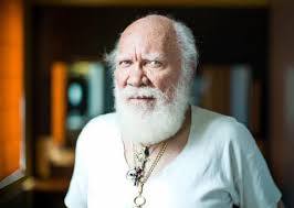 Franck Étienne, un homme d'une grande richesse artistique et  intellectuelle, laisse un héritage qui restera gravé dans les mémoires.  #C'est une tragique et monumentale perte pour la culture haïtienne ainsi  que pour