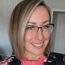 Sorry in advance for the graphic poop pics 🤣🤷🏼‍♀️ But this girl deserves  some praise! She's gone pee