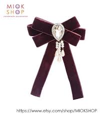 Gucci Bowgucci Inspired Purple Bow Brooch Gucci Stylebow Monos Para Blusas Joyeria Con Cinta Accesorios Para El Cabello
