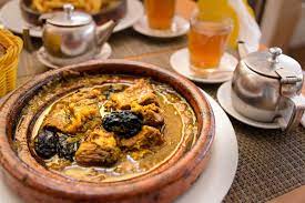 Tajine di manzo e prugne. Tajine Di Carne Prugne Mandorle E Cous Cous