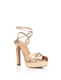 Scelto l'abito, è il momento di trovare le scarpe eleganti da cerimonia adatte a completare la mise e, per una donna, non è mai semplice. Scarpe Cerimonia Donna 2020 Tutte Le Tendenze Da Non Perdere