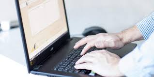 Kostenloses webinar um das 10 finger system in 3 stunden zu lernen du machst dadurch weitaus weniger fehler und brauchst nicht mehr zwischen text und tastatur. Schneller Tippen 10 Finger Tastschreiben An Der Vhs Lernen Erfurt De