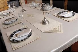 Kullanışlı, şık ve leke tutmaz tasarımları ile keyifle kullanabileceğiniz linens masa örtüsü modelleri mutfağınızı şıklaştırmak için birebir. Zara Home Masa Ortuleri Google Da Ara Ortuler Yemek Masasi Yemek Takimi