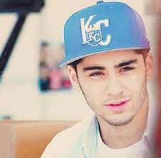 That S Awesome Zayn Wearing A Royals Hat Never Thought Someone From England Would Like Kc This Much Hats Baseball Hats Celebrities