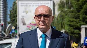 Puiu popoviciu a fugit în marea britanie înainte de decizia definitivă de condamnare, iar procedura în 3 august 2017, puiu popoviciu a fost condamnat definitiv la 7 ani de închisoare în dosarul „ferma. LoviturÄƒ DurÄƒ Pentru Omul De Afaceri Puiu Popoviciu Pierde Un Teren De 224 Ha