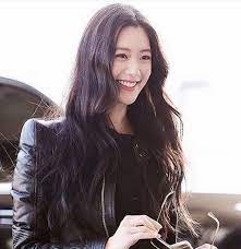 How To Get Korean Style Beach Waves In Less Than 10 Minutes Her World Singapore Korean Long Hair Beach Waves Long Hair Long Hair Waves