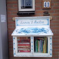 Aan De Roothaertstraat 41 Is De Eerste Minibieb In Deurne Te Vinden Een Burgerinitiatief Van Anne Munsters Bij De Sluit Little Free Libraries Bibliotheek Mini