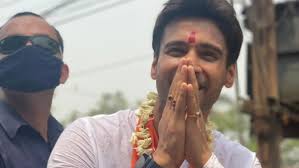 একাধিক তারকা প্রার্থীদের দিকে ছিল নজর! বেলা বাড়তেই জয়ের তালিকা থেকে  ভ্যানিস ওদের নাম