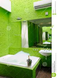Modernes grunes badezimmer stockfoto c archideaphoto 4946640. Grunes Badezimmer Mit Jacuzzi Stockbild Bild Von Luftblasen Auslegung 7434751