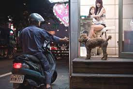 【妖艶】美しきビンロウ売り台湾美人を撮った日本人カメラマンが台湾台北市で個展を開催 / 美人すぎる女性たち