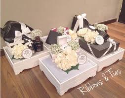 Cita rasa wanita ni tak sama macam lelaki, lagi bagus kalau pihak perempuan sendiri yang. 83 Hantaran Kahwin Tunang Ideas Gift Tray Wedding Gifts Dulang Hantaran Ideas