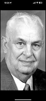 Travis Weems's Instagram, Twitter & Facebook